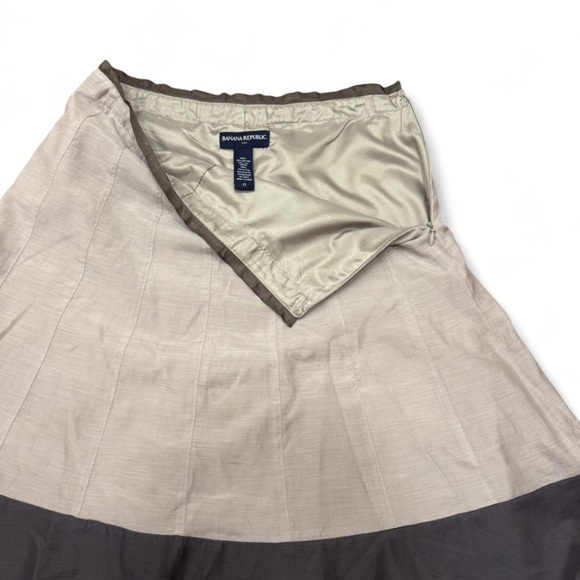 Banana Republic - Gray and Black A-Line Skirt - Picture 3 of 3